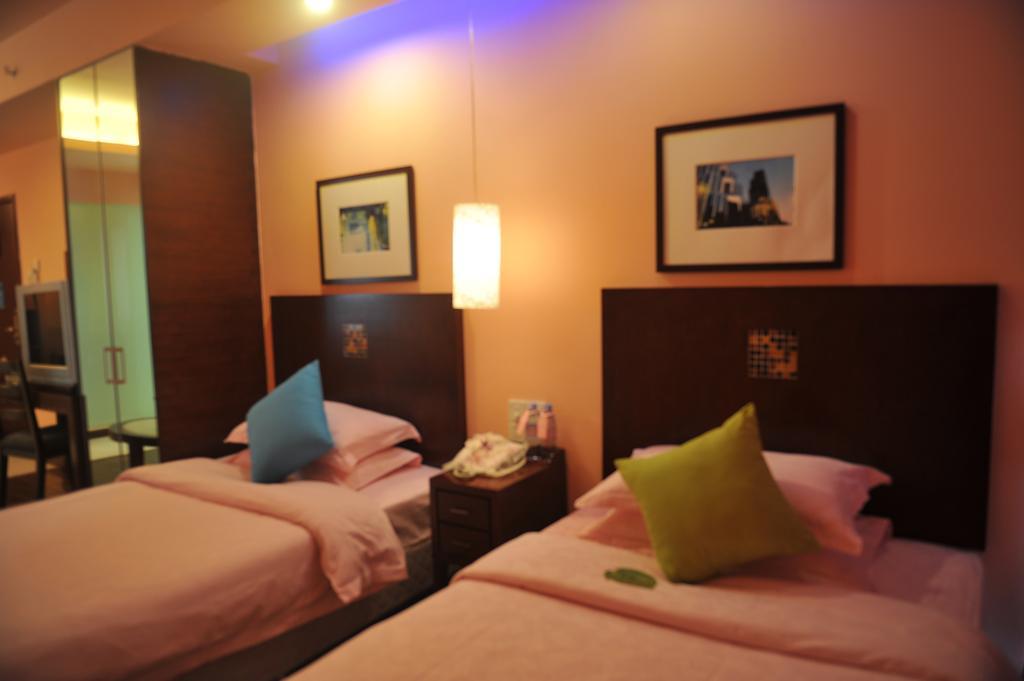 Chicago Suites International Shenzhen Room photo